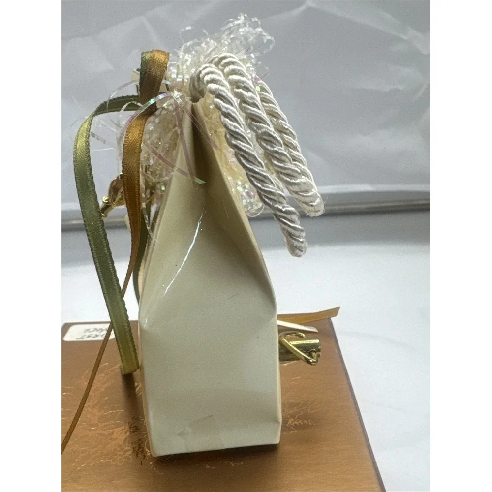 LA Tunes Collection Music Box Ornament -‎ plays 